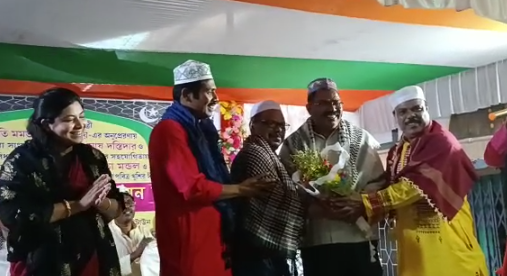 চিনারপার্ক ১২ নং ওয়ার্ডের পৌরমাতা মমতা মণ্ডল এবং আজিজুল হোসেন মন্ডল -এর উদ্যোগে পালিত হল " নতুন বস্ত্র প্রদান অনুষ্ঠান