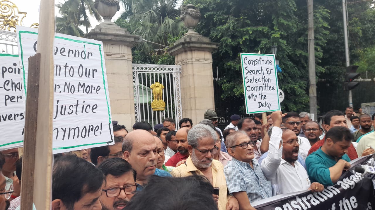 রাজভবনে