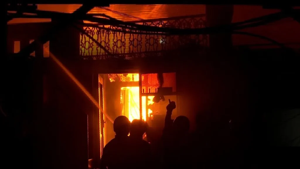 গোডাউনে