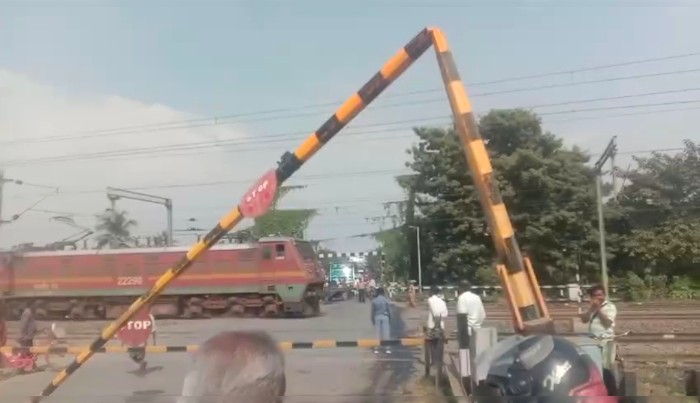 ভেঙে