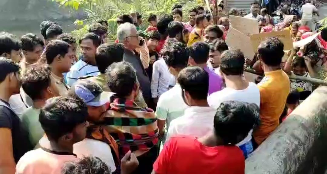 স্থানীয়