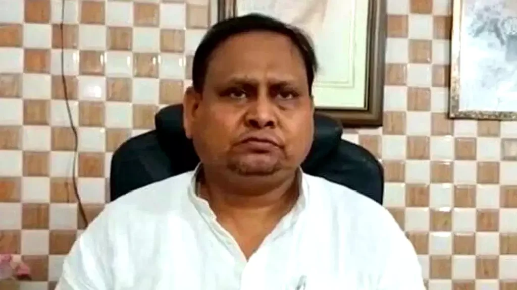 trying-to-froude-mla-Humayun-kabir