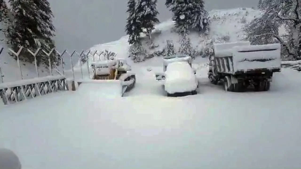 1 Russian tourist dead in Kashmir blizzard