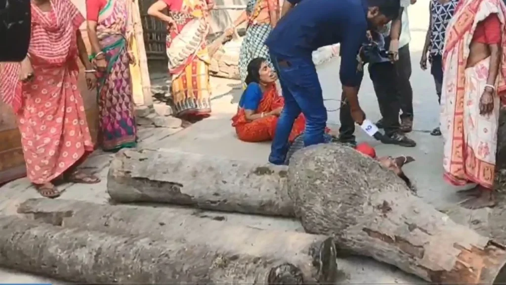 Villagers blocked the way of the police in Sandeshkhali