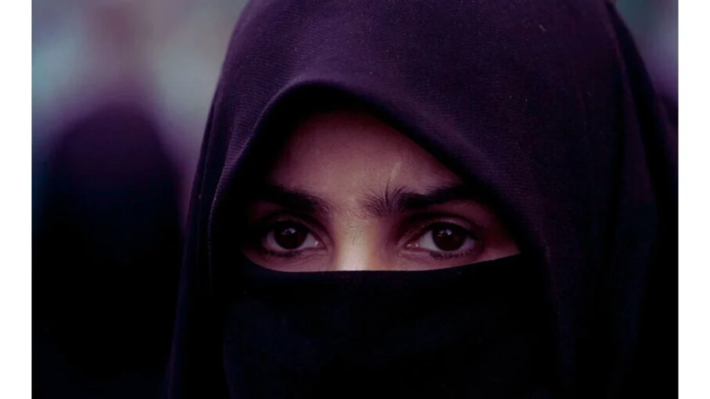 Constable accused of molesting veiled woman