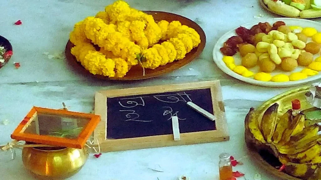 Hatekhori In Saraswati Puja