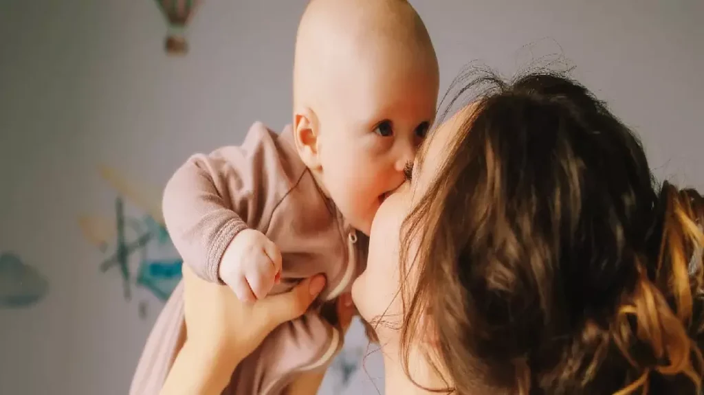 Mother sold her little daughter