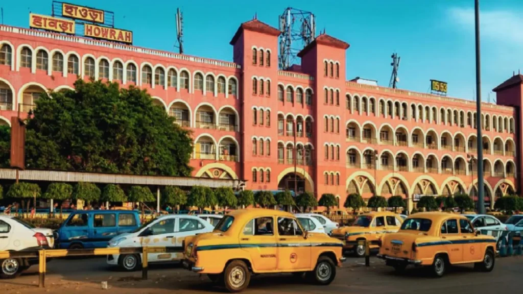 Howrah Station train movement