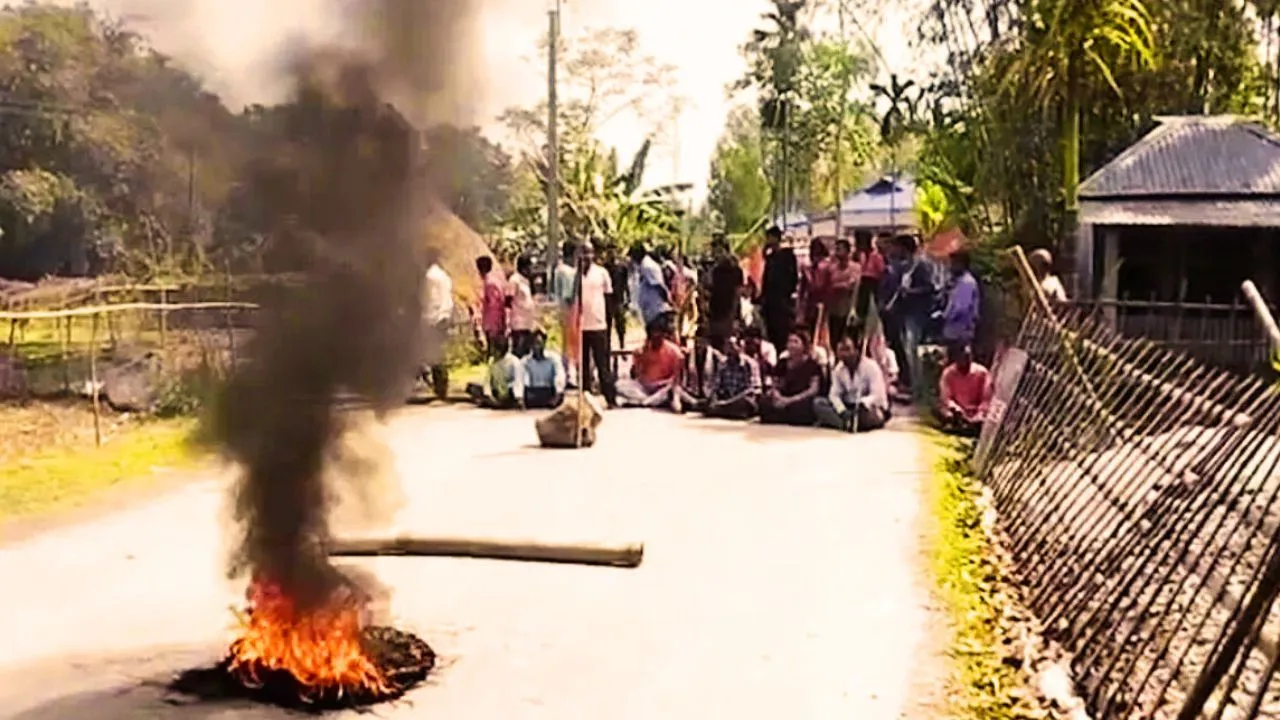 burn-tires-and-block-the-road-at-dinhata