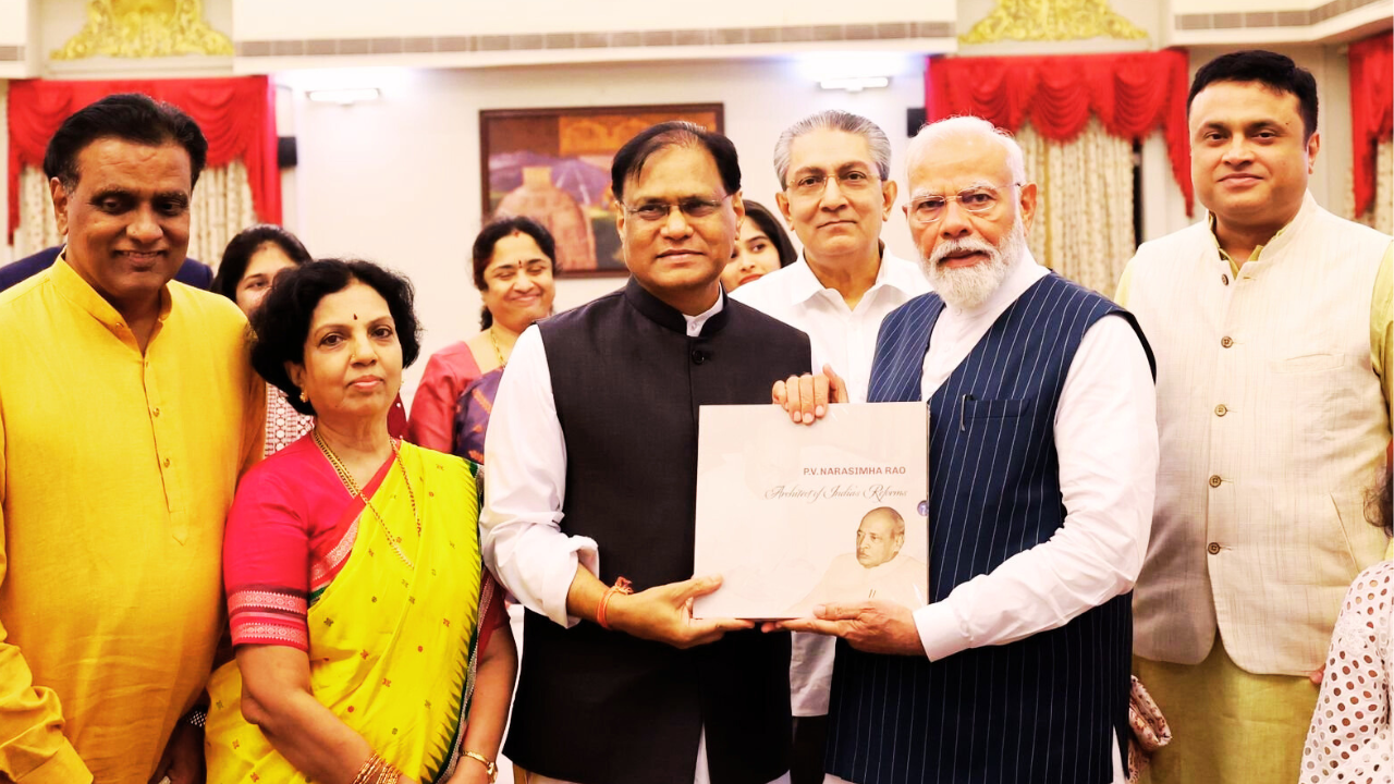 Narasimha Rao was honored with Bharat Ratna