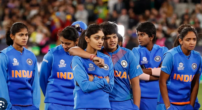 Indian women cricket team beaten Amir Shahi