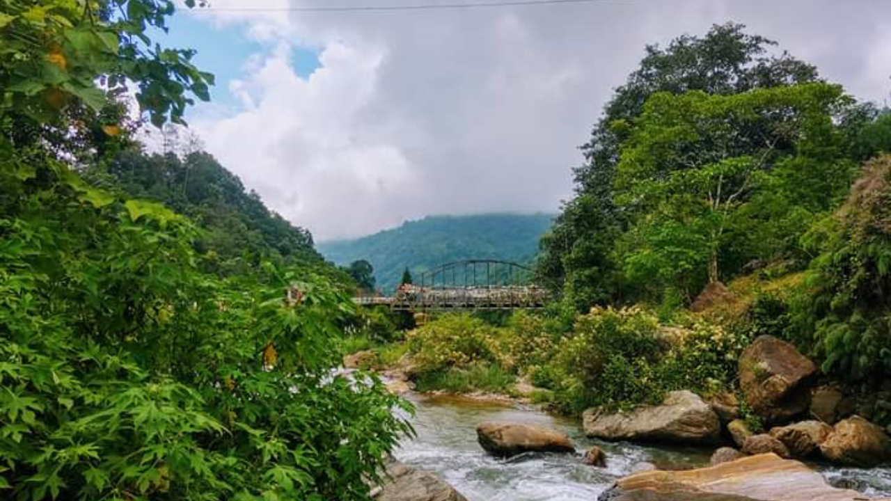 পুজোর ছুটিতে ঘুরে আসুন এই অফবিট পাহাড়ি গ্রামে