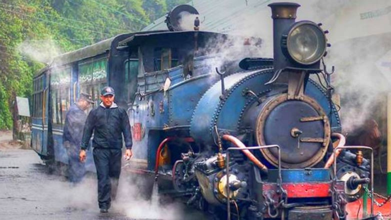 west-bengal-world-heritage-sites-toy-train-darjeeling