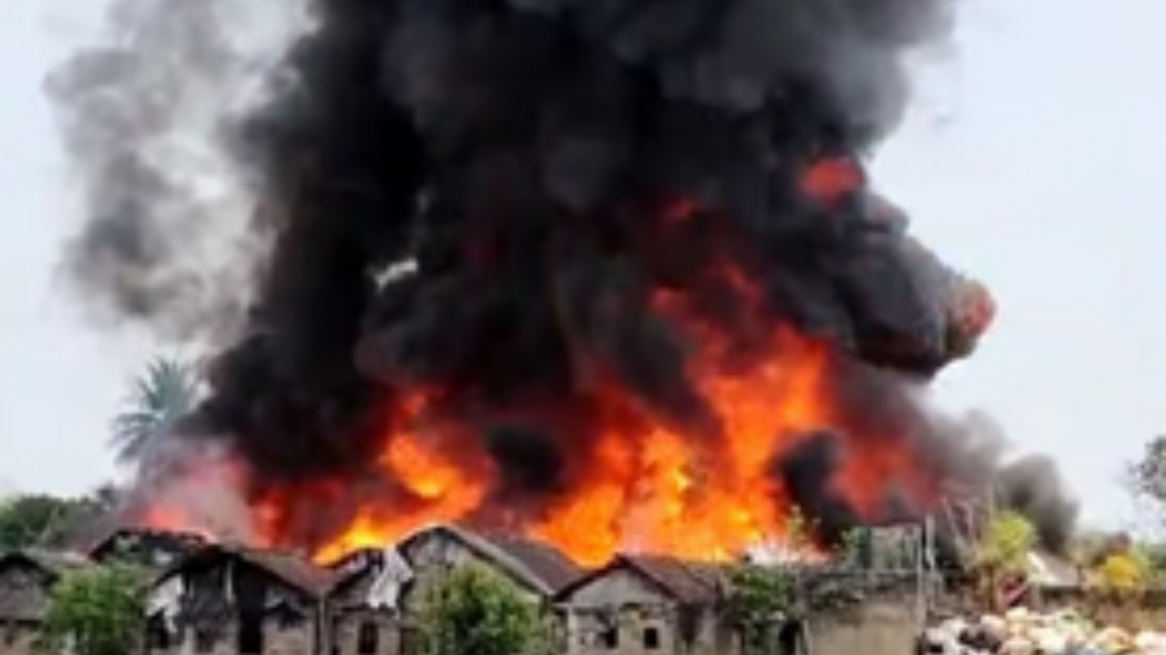 fire in factory patipukur image