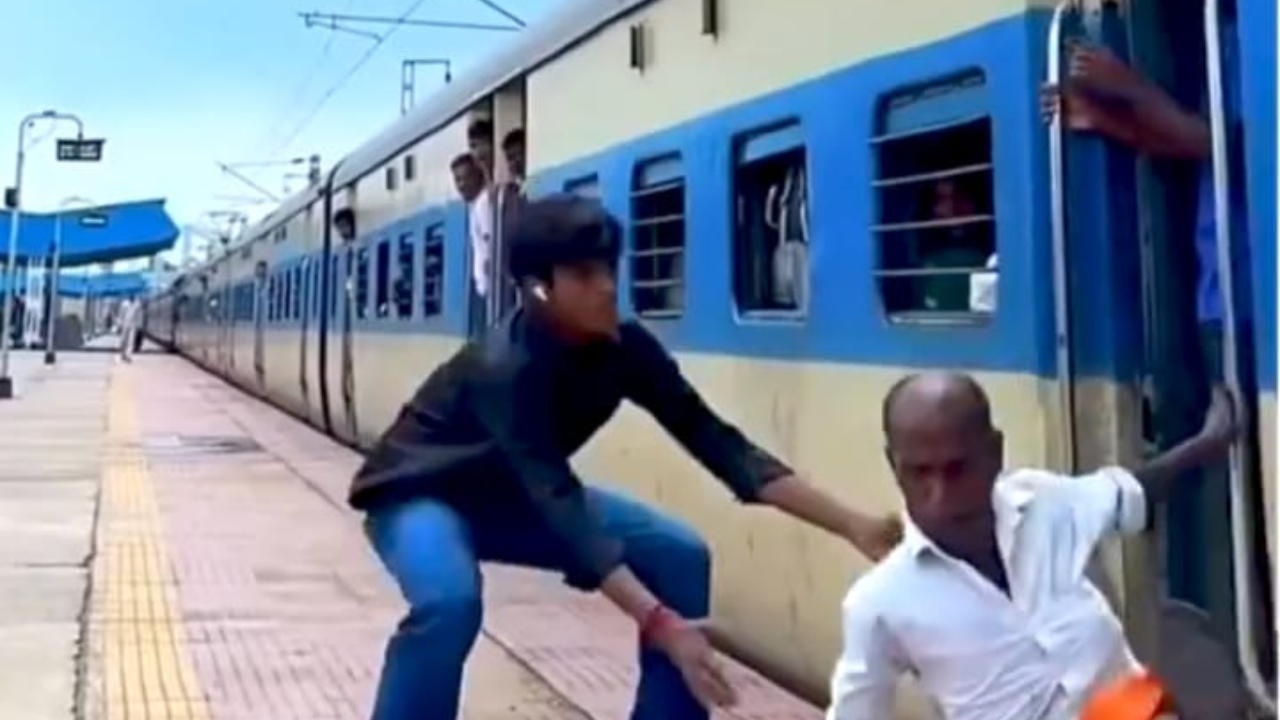 viral video rail station image