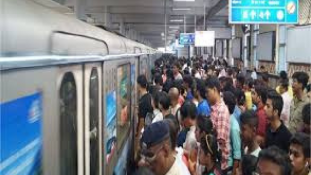 metro-commuters-woes-during-festival