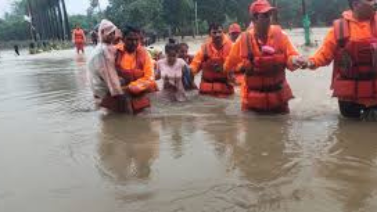 panskura-flood-recovery-ndrf