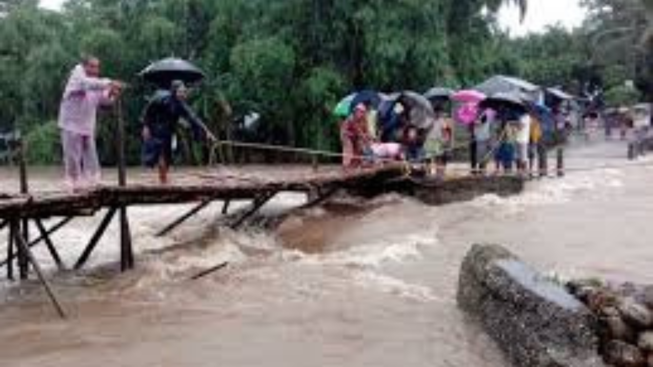 relentless-rain-disrupts-northern-bengal-transportation