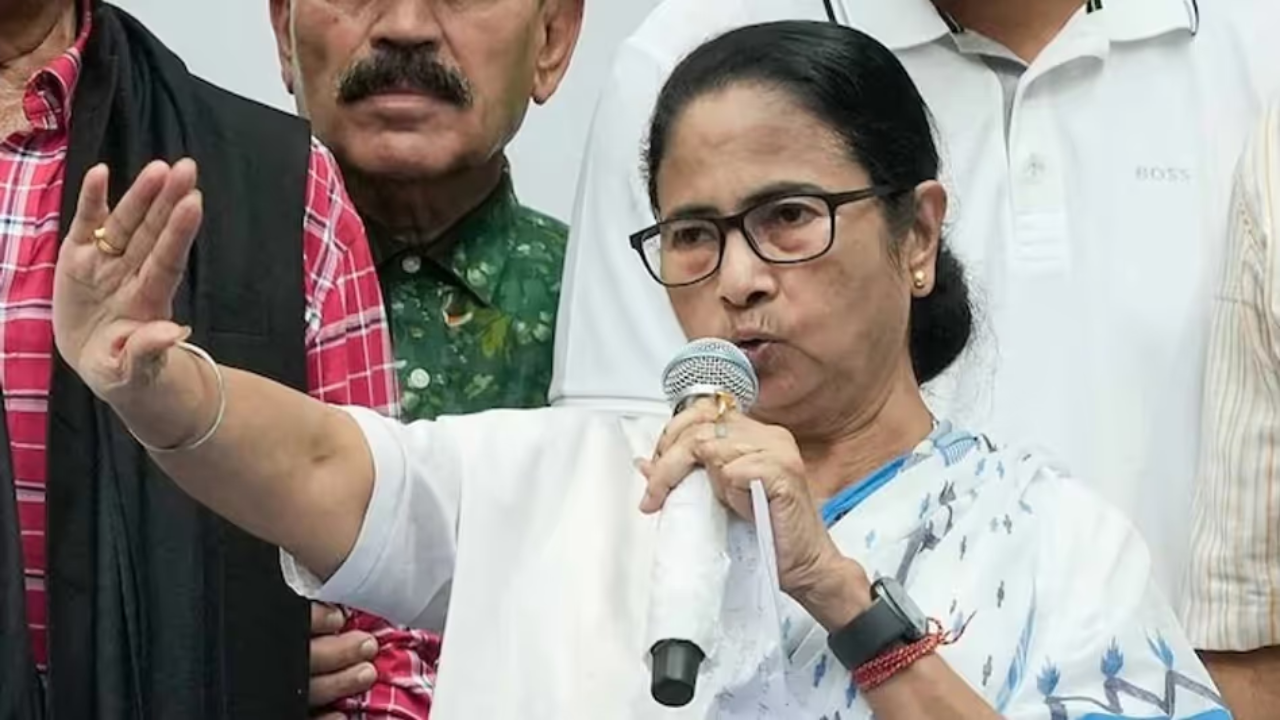 mamata-visit-health-building-junior-doctors-protest