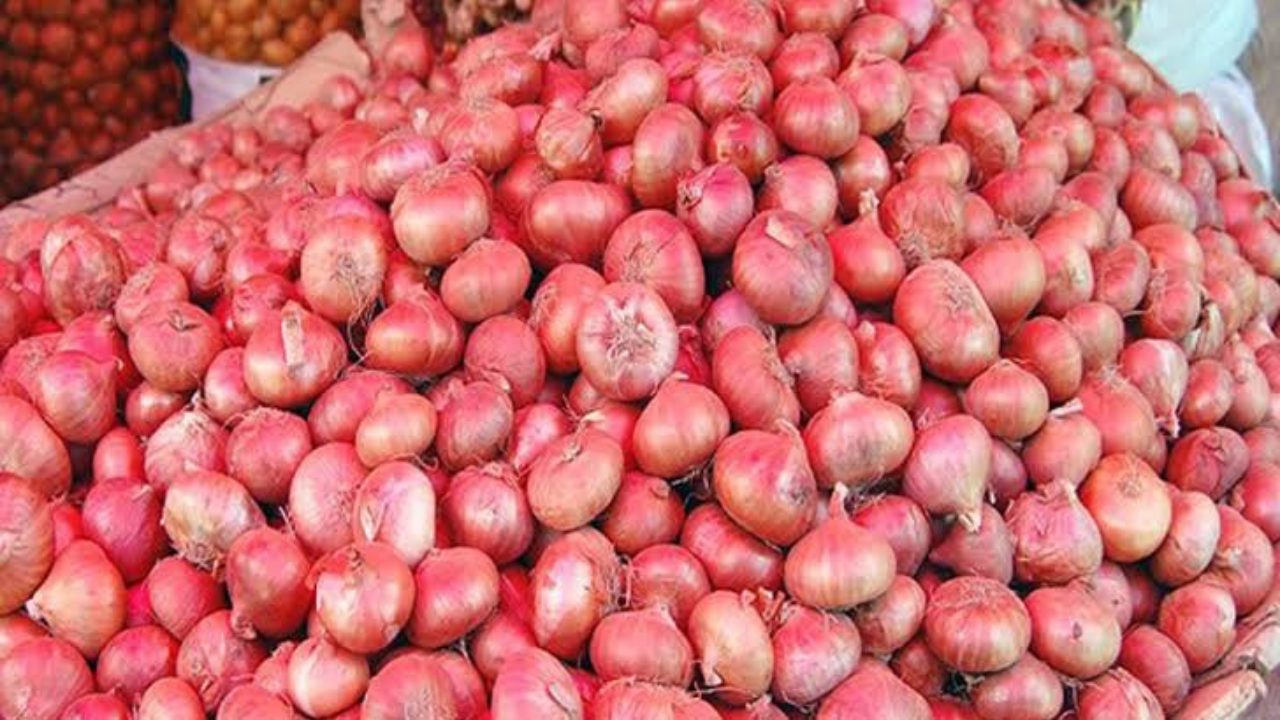 onion-price-hike-west-bengal-jyotirmoy-mahato-complaint