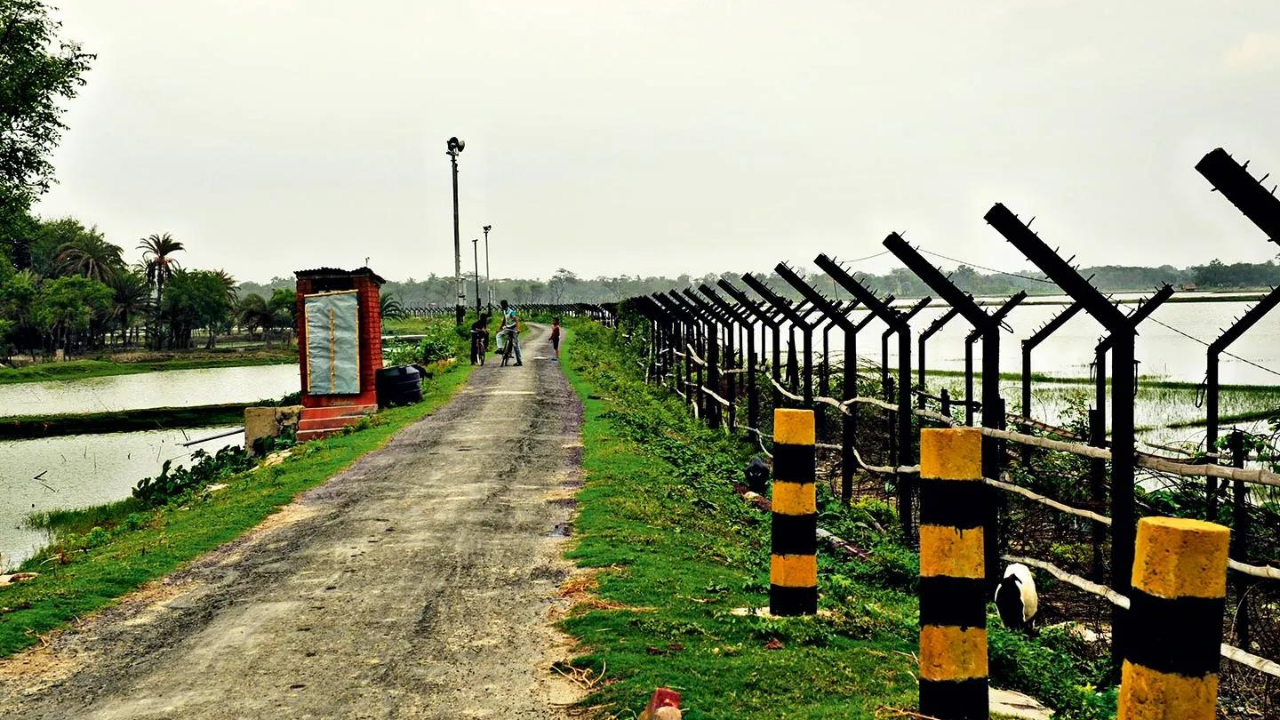 basirhat-border-truck-enters-bangladesh-bsfs-embarrassment