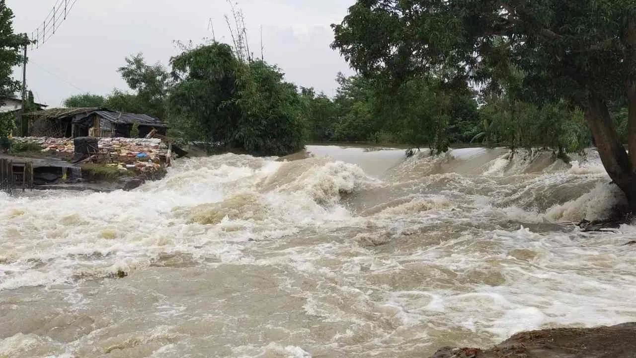 flood-rescue-pregnant-women-west-midnapore