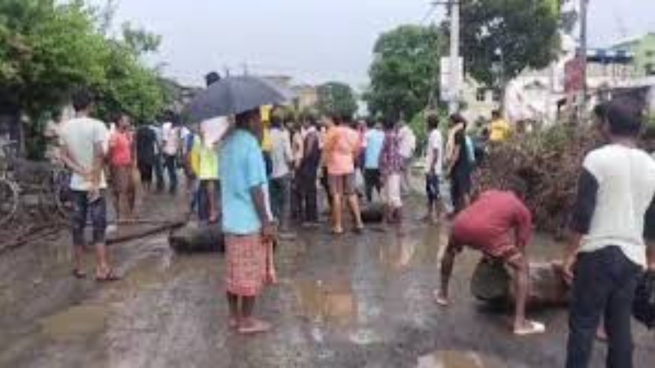 memari-road-repair-protest