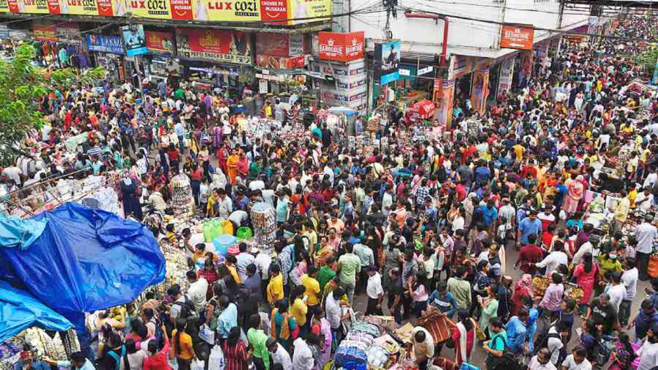 pre-durga-puja-shopping-crowd