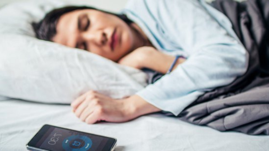 mobile-phone-night-sleep-danger