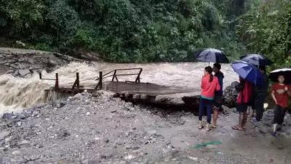 darjeeling-disaster-pujo-rain