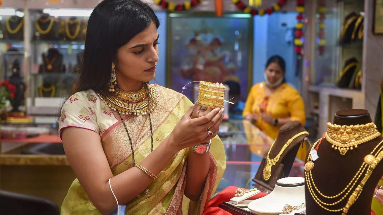 mahalaya-gold-price-hike-festival-shopping
