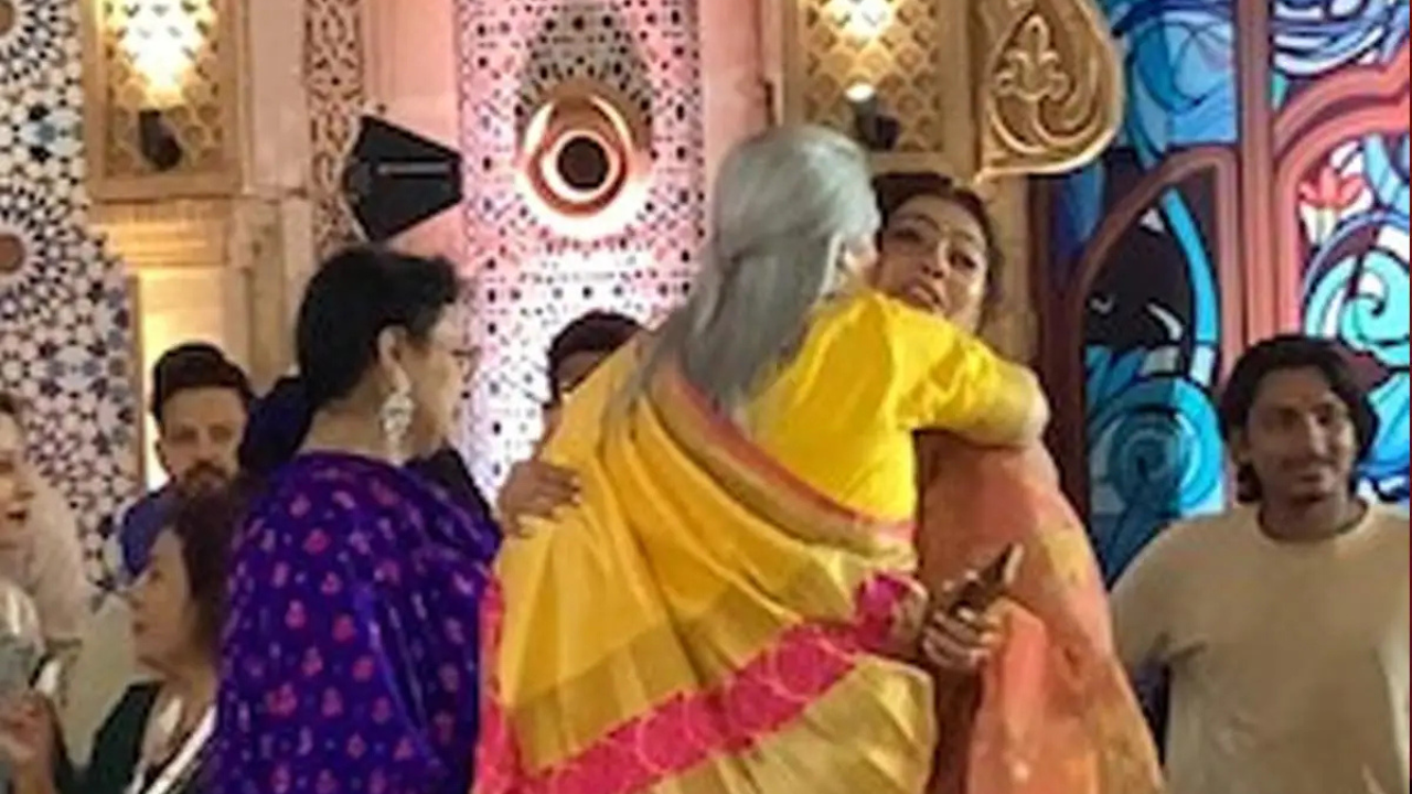 mumbai-durga-puja-kajol-jaya-bachchan-incident