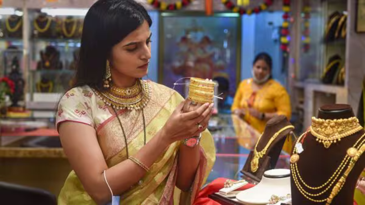 gold-prices-drop-happy-news