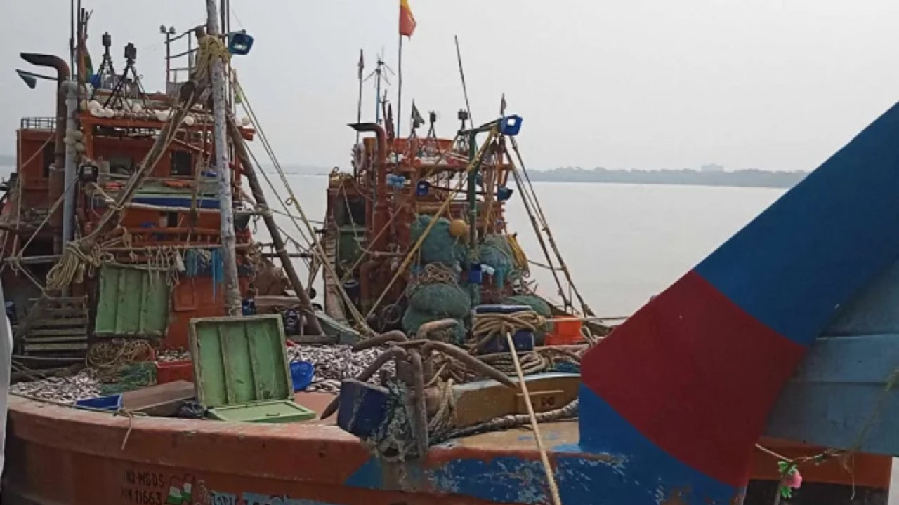 bangladesh-navy-arrests-kakdeep-fishermen