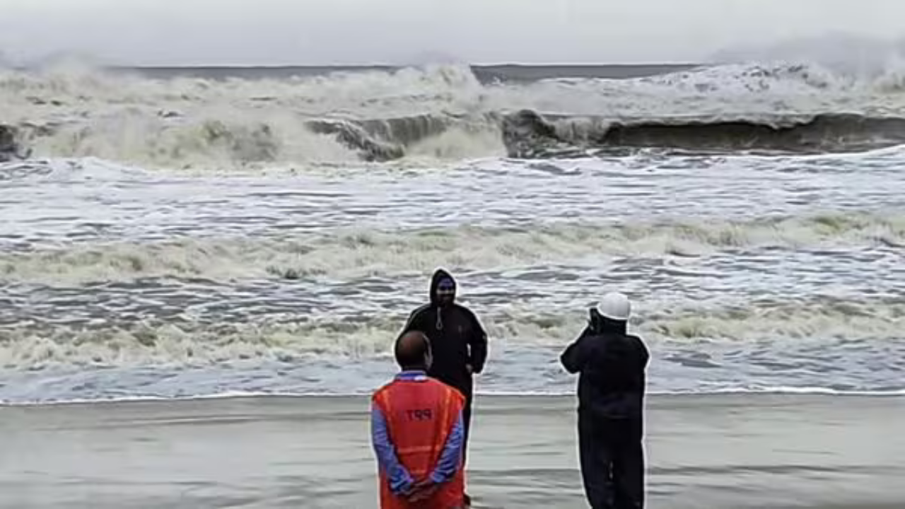 ঘূর্নিঝড়