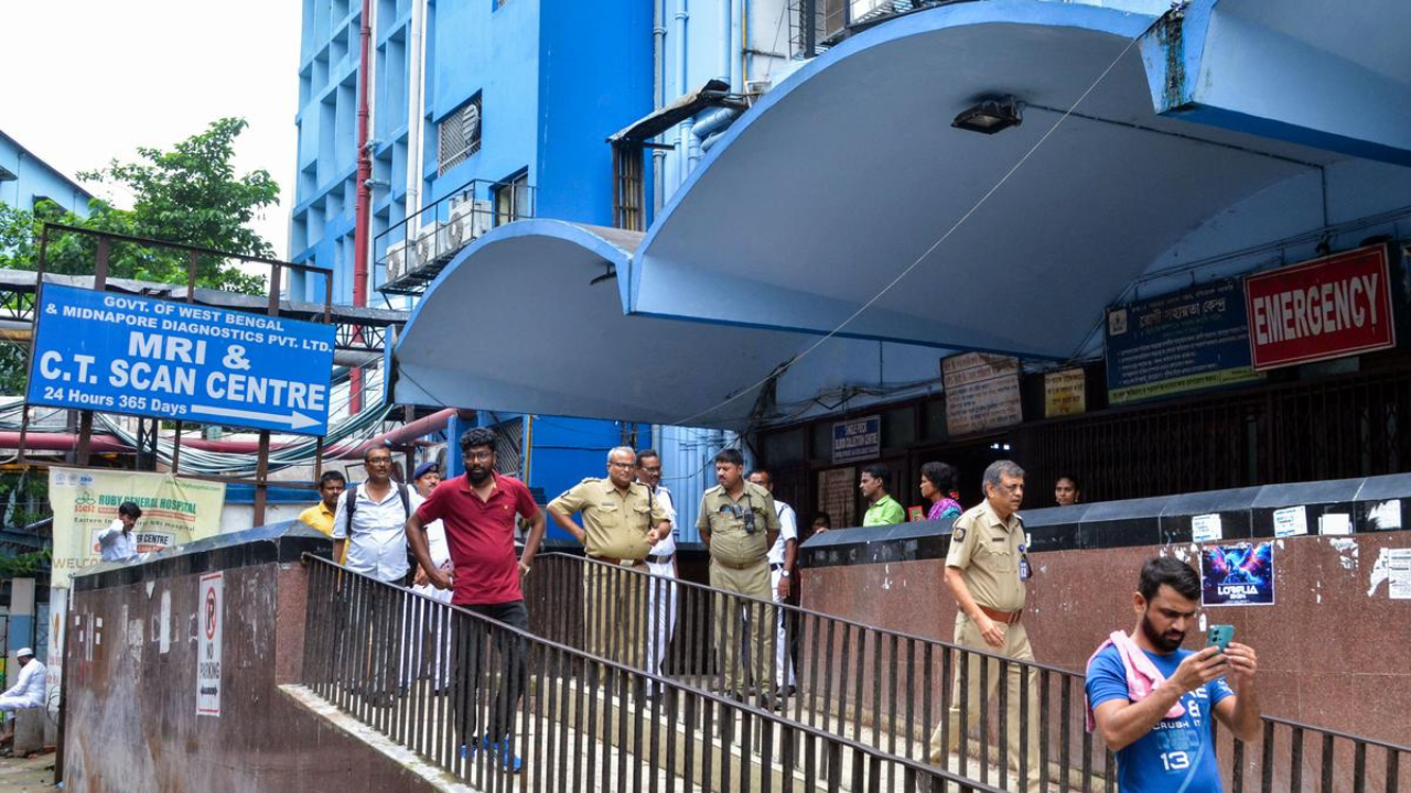 rgkar-hospital-doctors-suspended-court