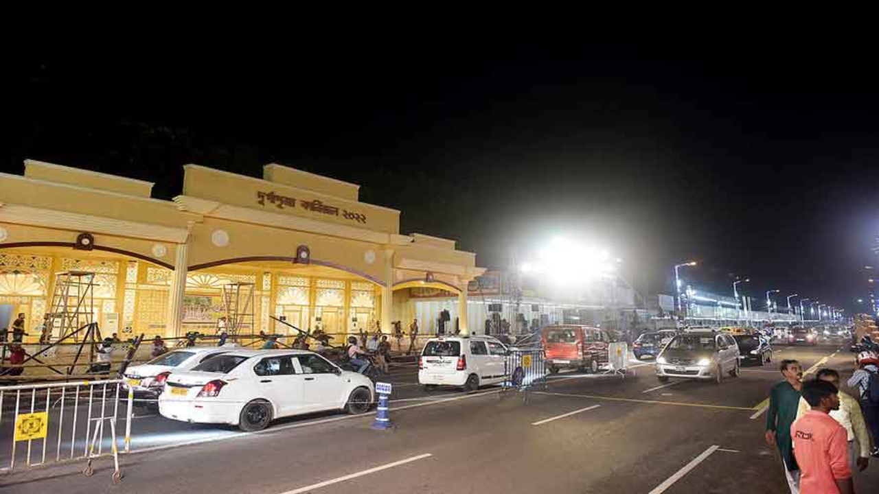 red-road-puja-carnival-traffic