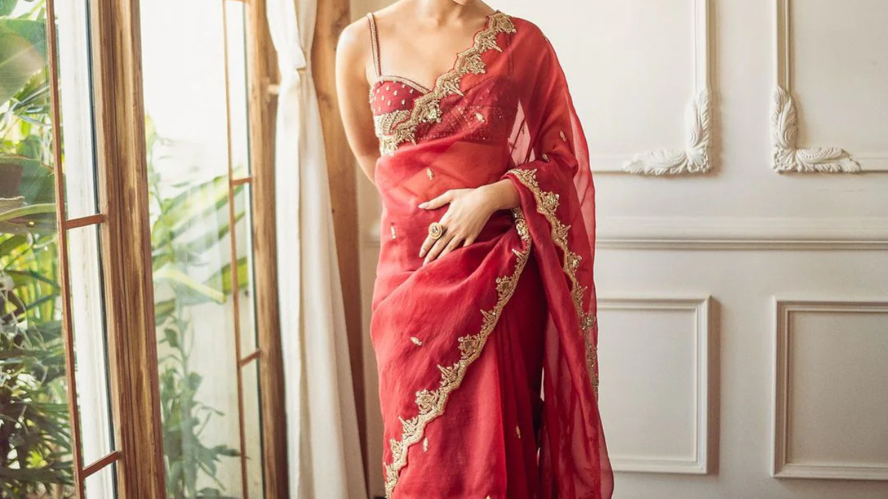 karwa-chauth-alia-bhatt-sindoori-saree