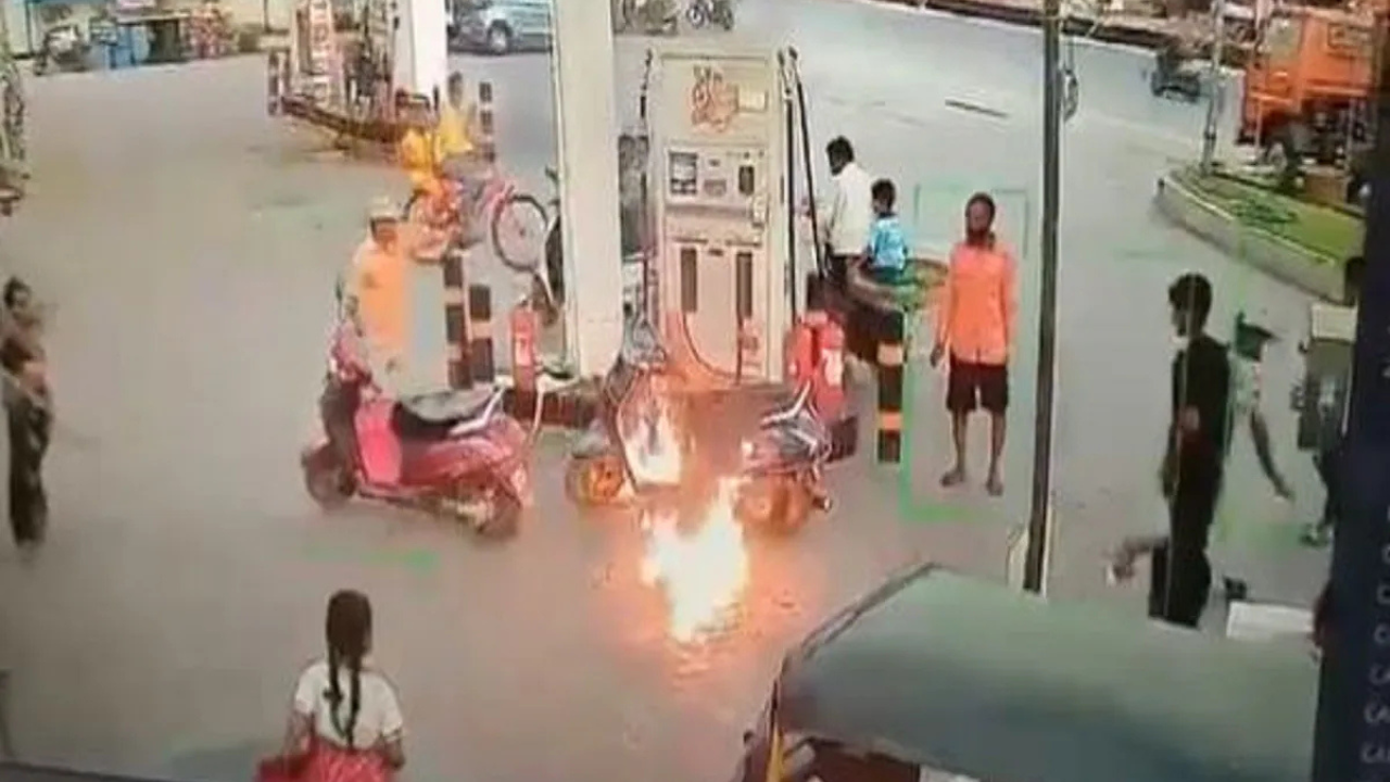 পেট্রোল পাম্পে আগুন