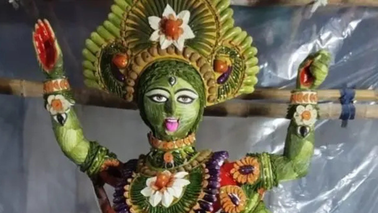 সবজিতে সাজানো মা কালী