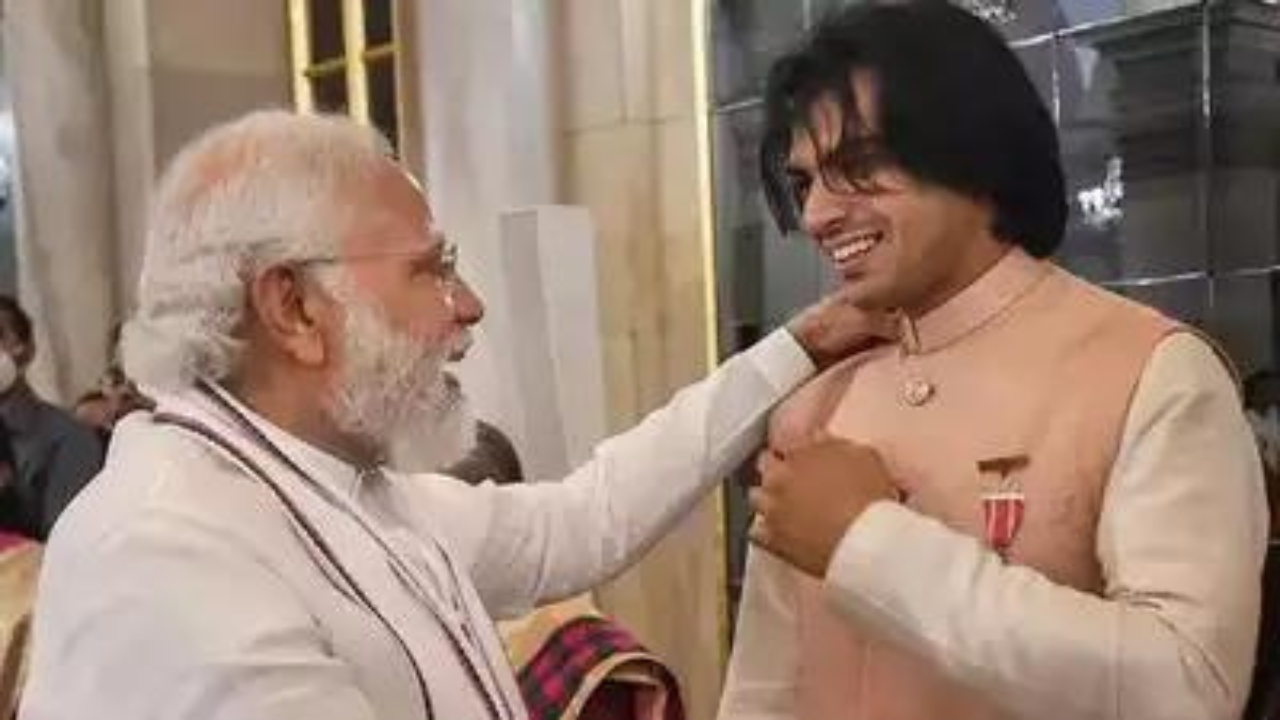 neeraaj-chopra-mother-gift-modi