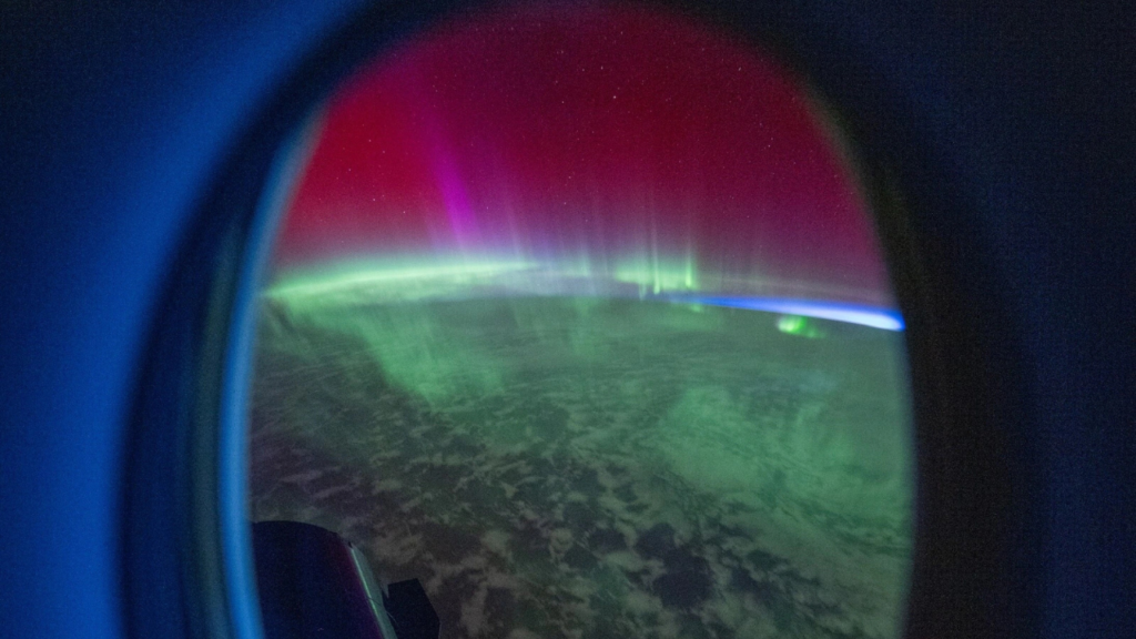 viral-video-red-green-lights-space