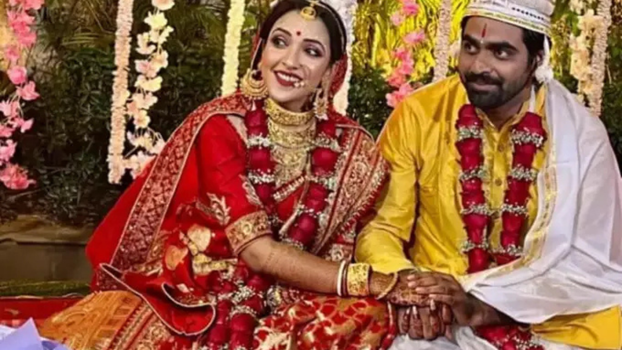 Kinjol Nanda's birthday celebration by his wife