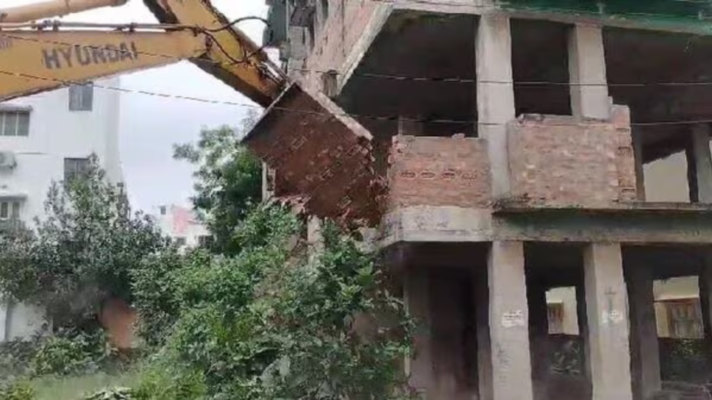 বেআইনি বাড়ি