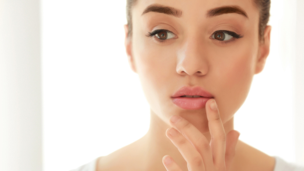 ঠোঁট ফেটে