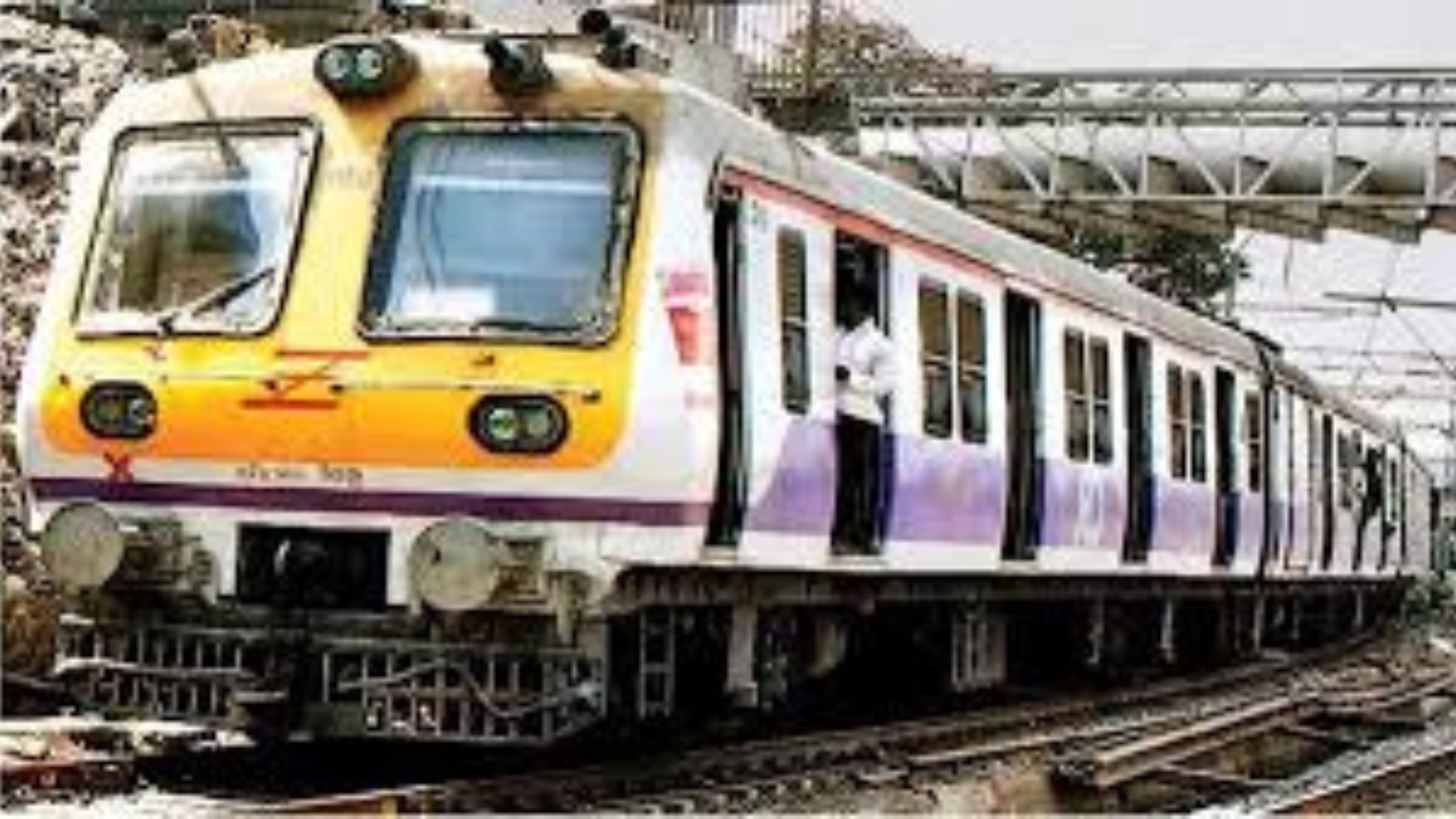 হাওড়া স্টেশনে