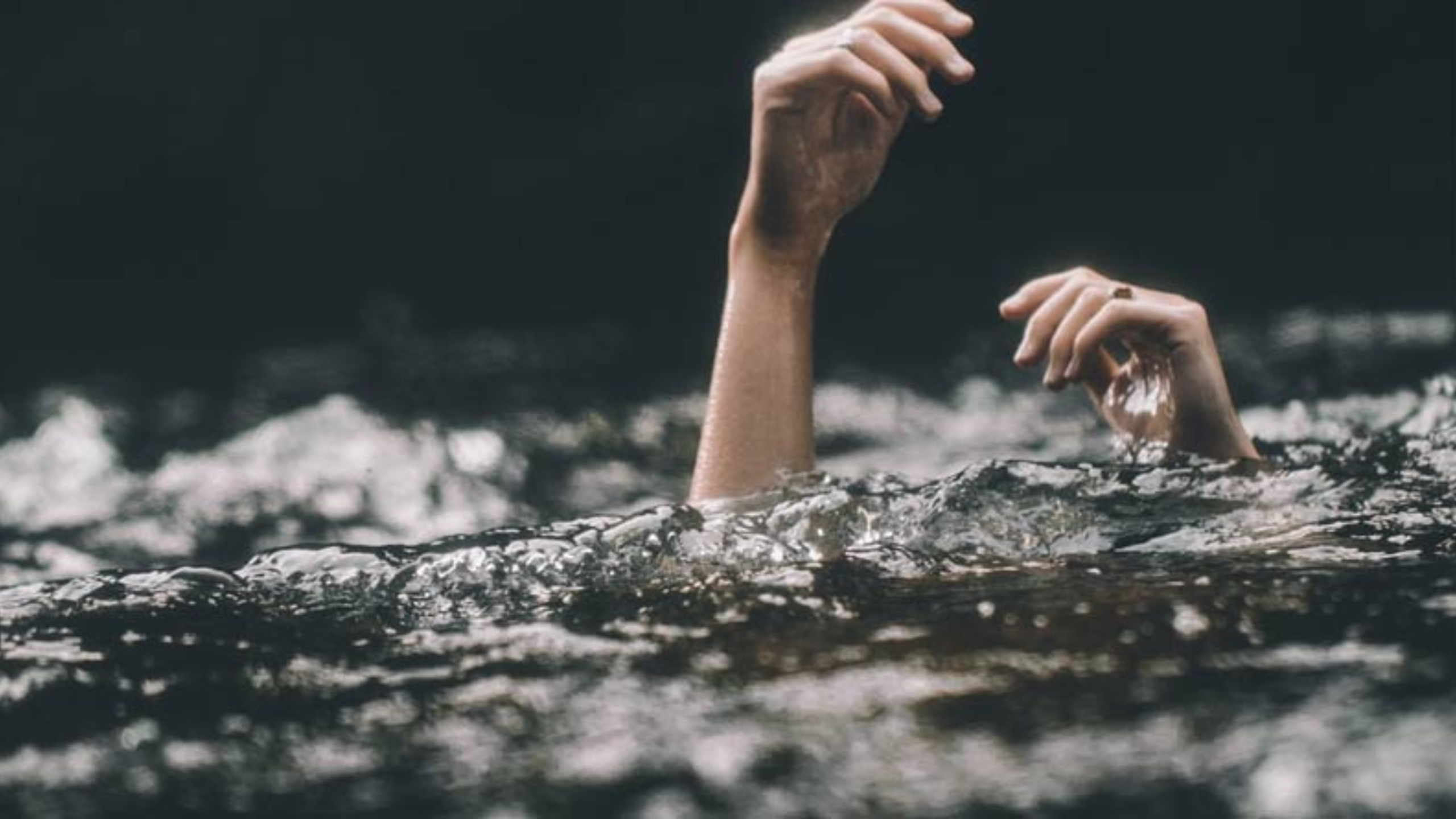 গঙ্গায় ঝাঁপ