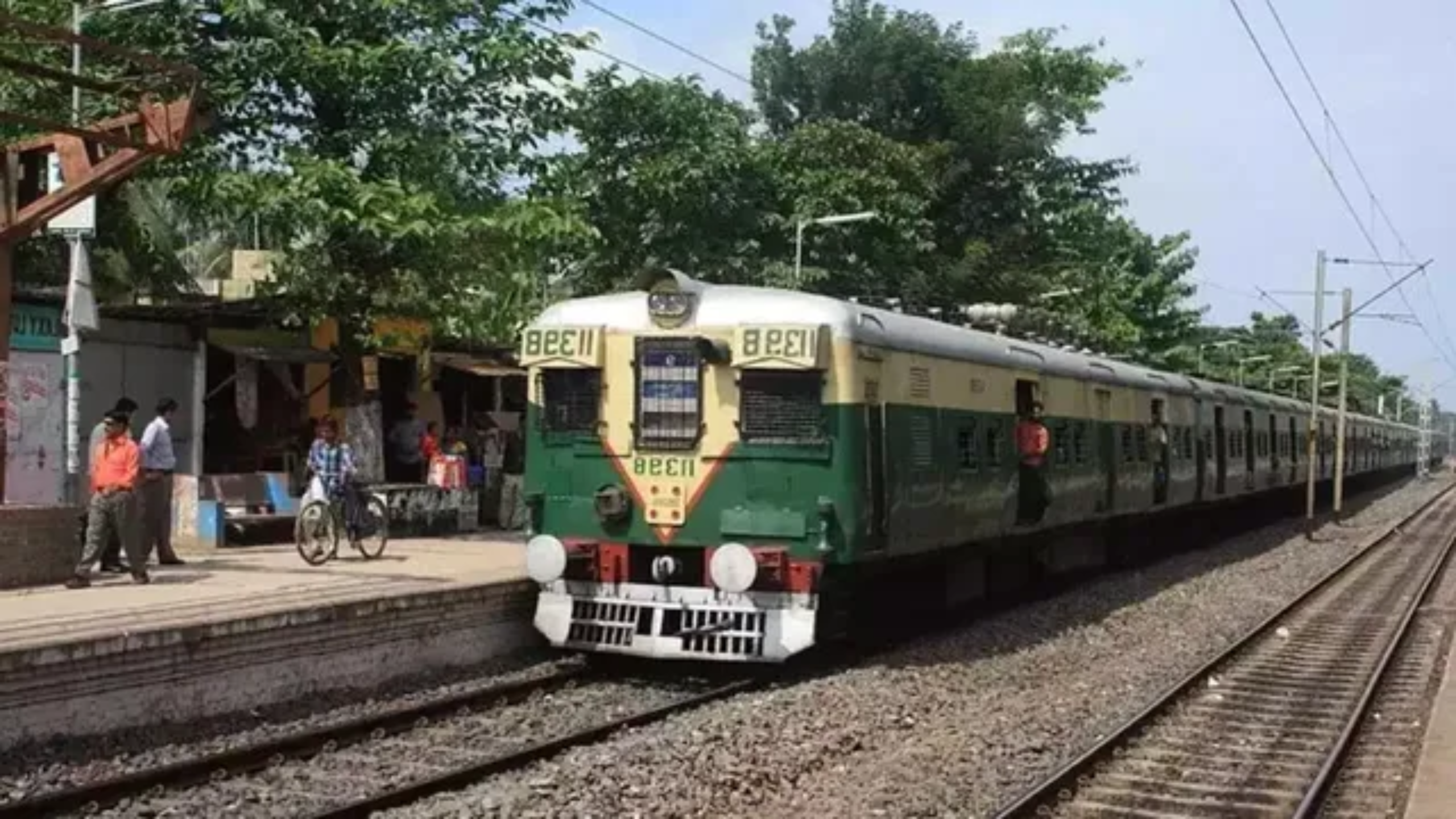 লোকাল ট্রেন বাতিল