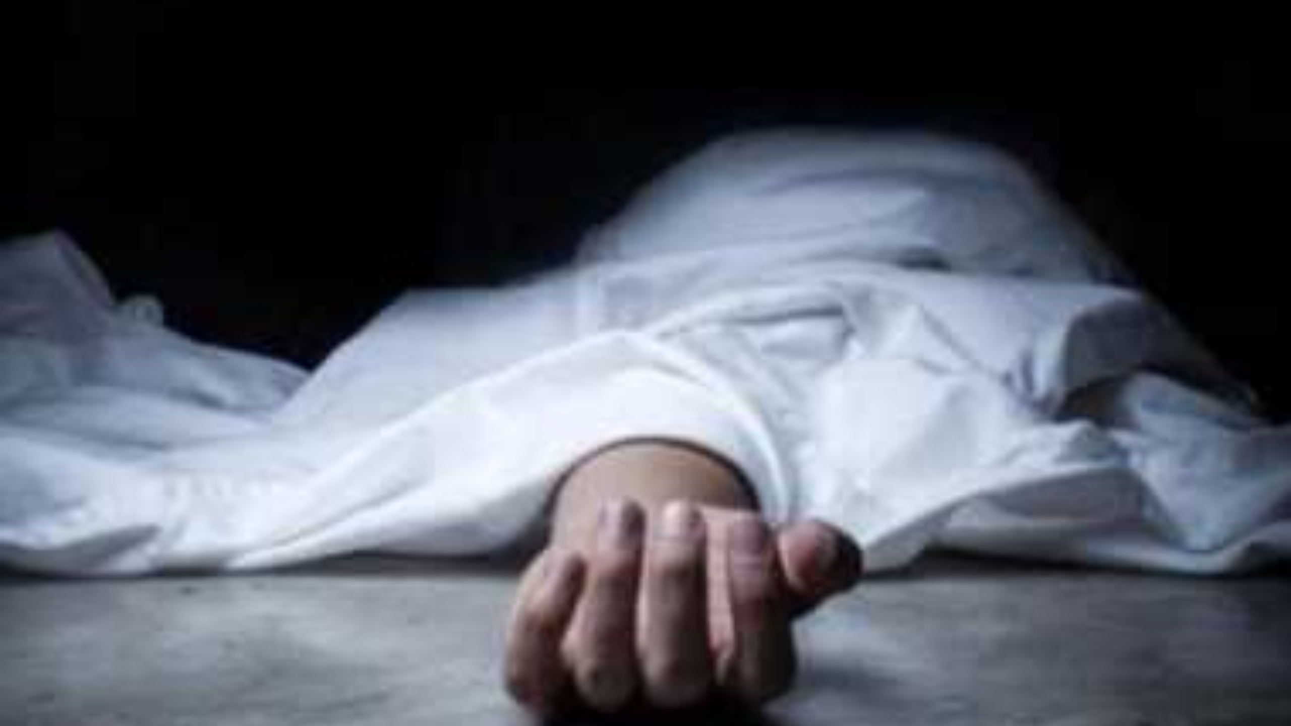 ট্রেনের ধাক্কায় আইনজীবীর মৃত্যু