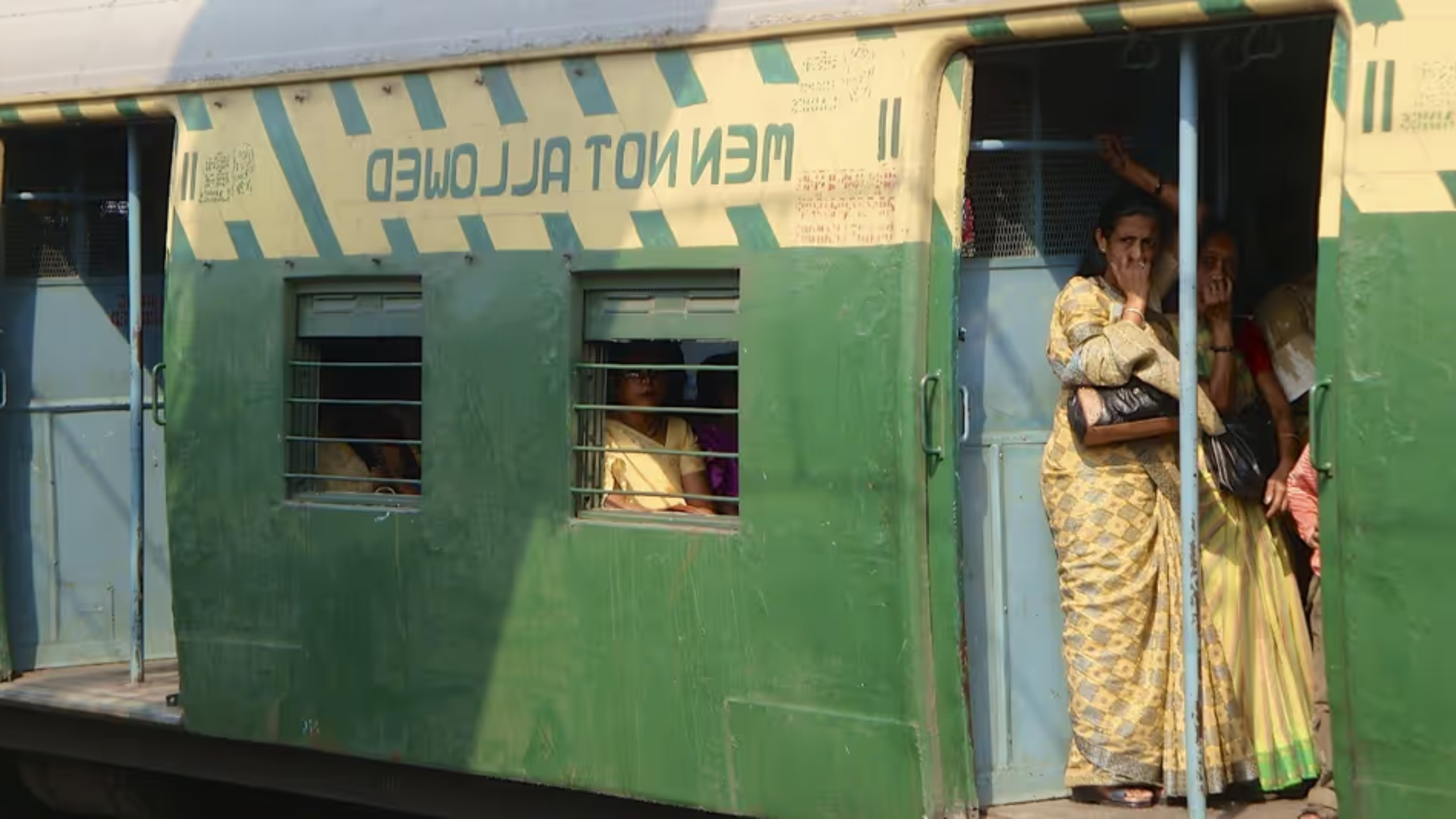 মহিলা কামরা